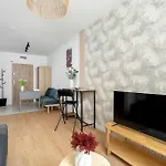 Jasny Z Parkingiem W Centrum Poznania By Renters דירה