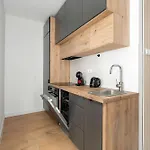 Jasny Z Parkingiem W Centrum Poznania By Renters פוזנן
